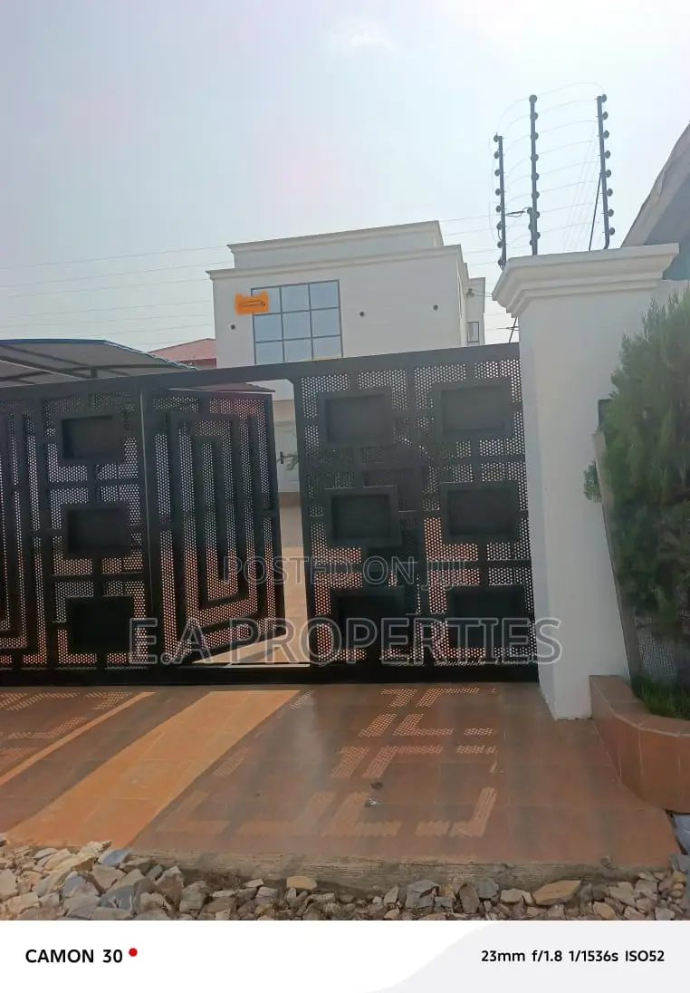 3bdrm House in E A Properties, Lake Side Estate for sale