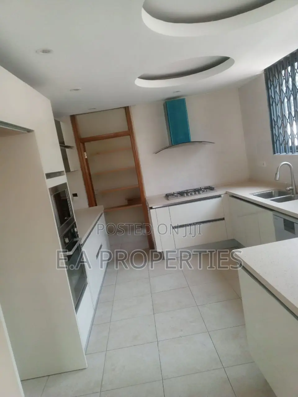 8bdrm House in E A Properties, Community 25 for sale