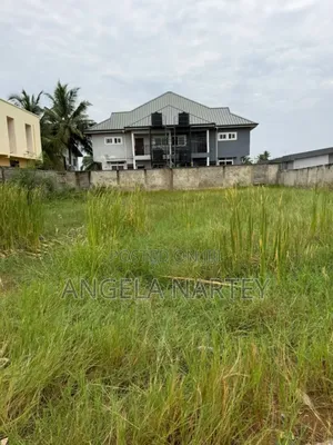 80/100 Feet Land for Sale at Community 11-Tema
