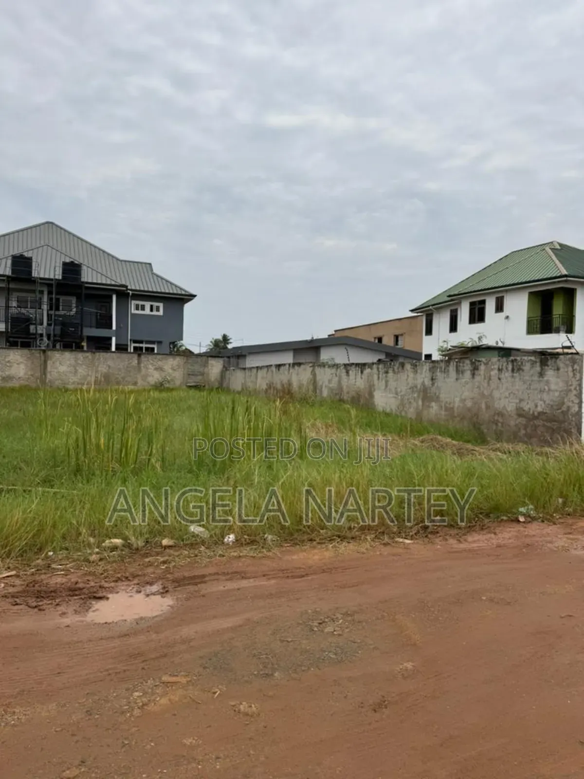 80/100 Feet Land for Sale at Community 11-Tema