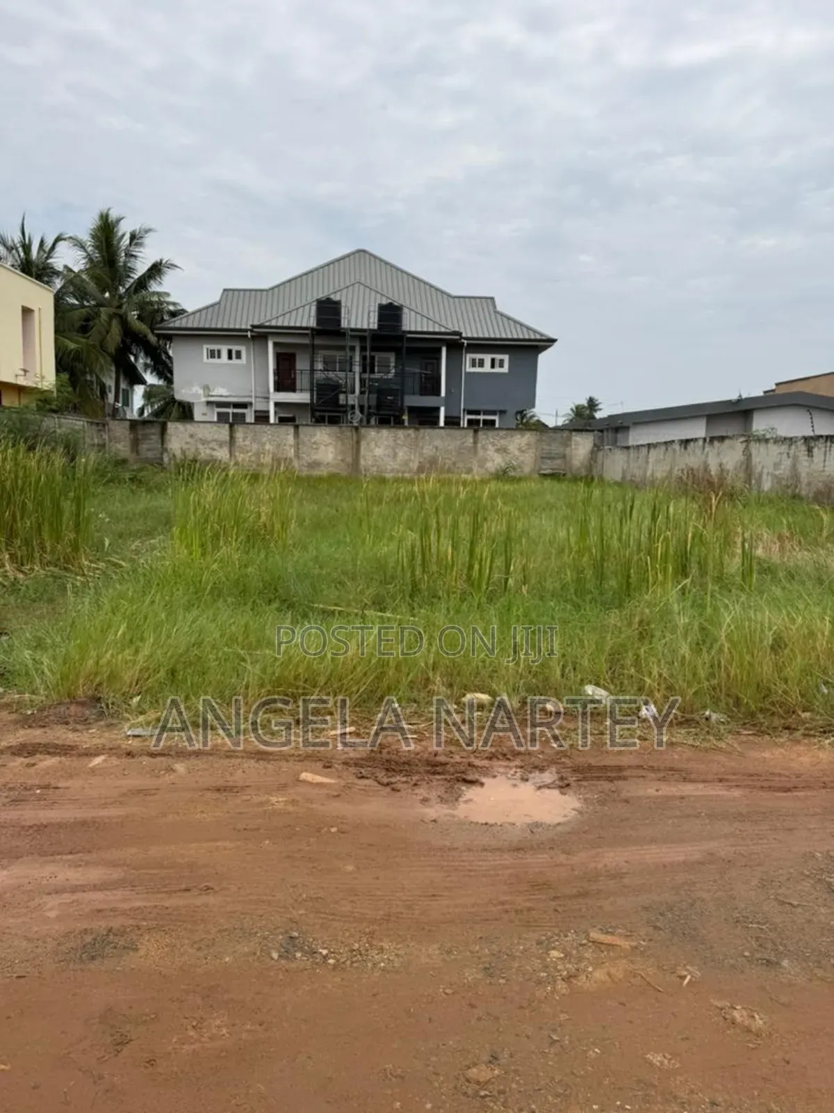 80/100 Feet Land for Sale at Community 11-Tema
