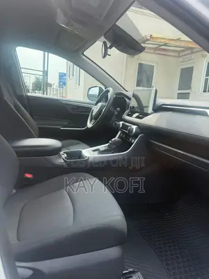 Toyota RAV4 LE AWD 2024 White