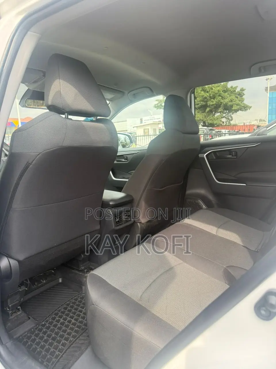 Toyota RAV4 LE AWD 2024 White