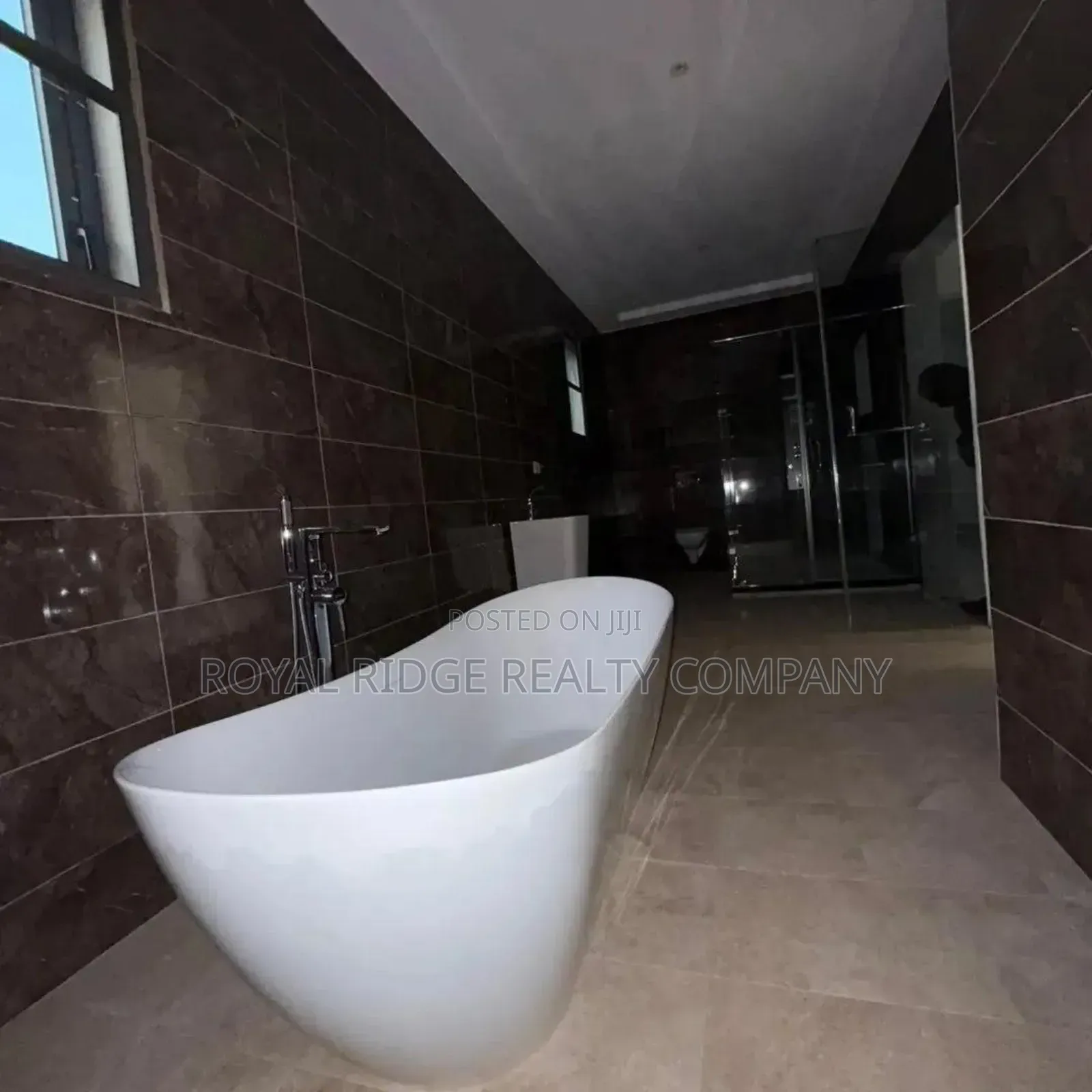 Furnished 4bdrm Duplex in Lakeside Estate, Accra Metropolitan for sale