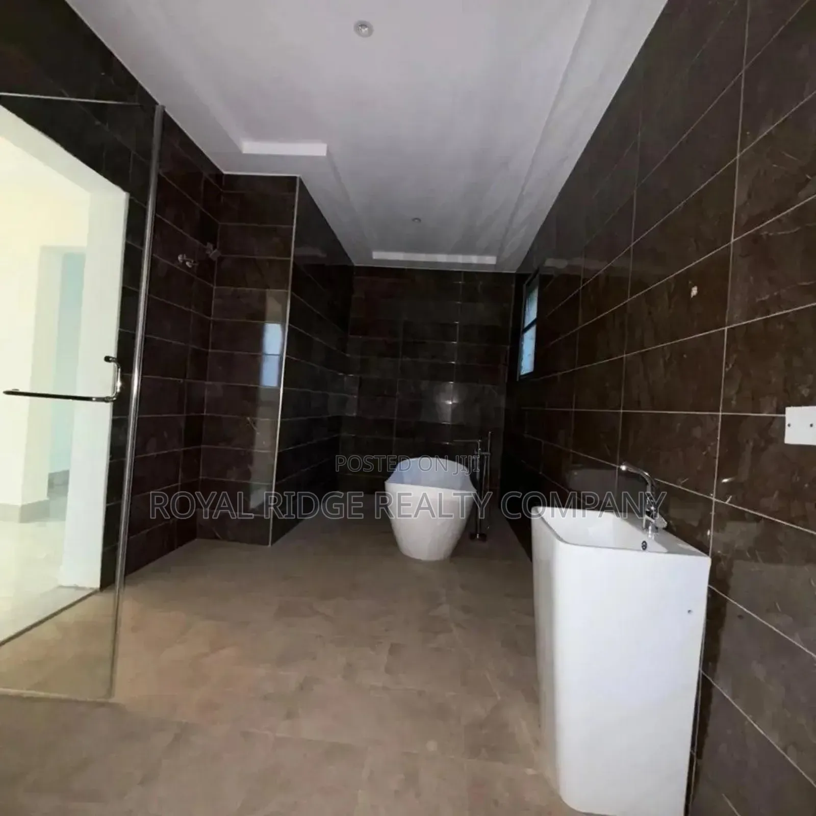 Furnished 4bdrm Duplex in Lakeside Estate, Accra Metropolitan for sale