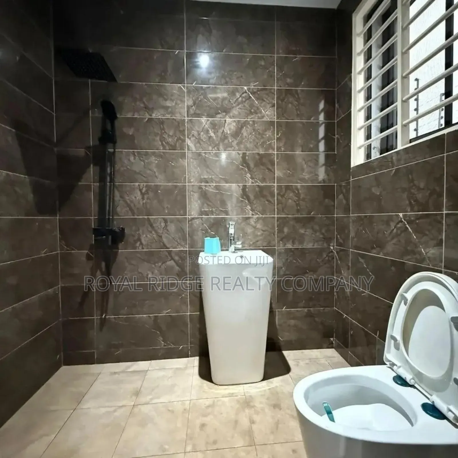 Furnished 4bdrm Duplex in Lakeside Estate, Accra Metropolitan for sale