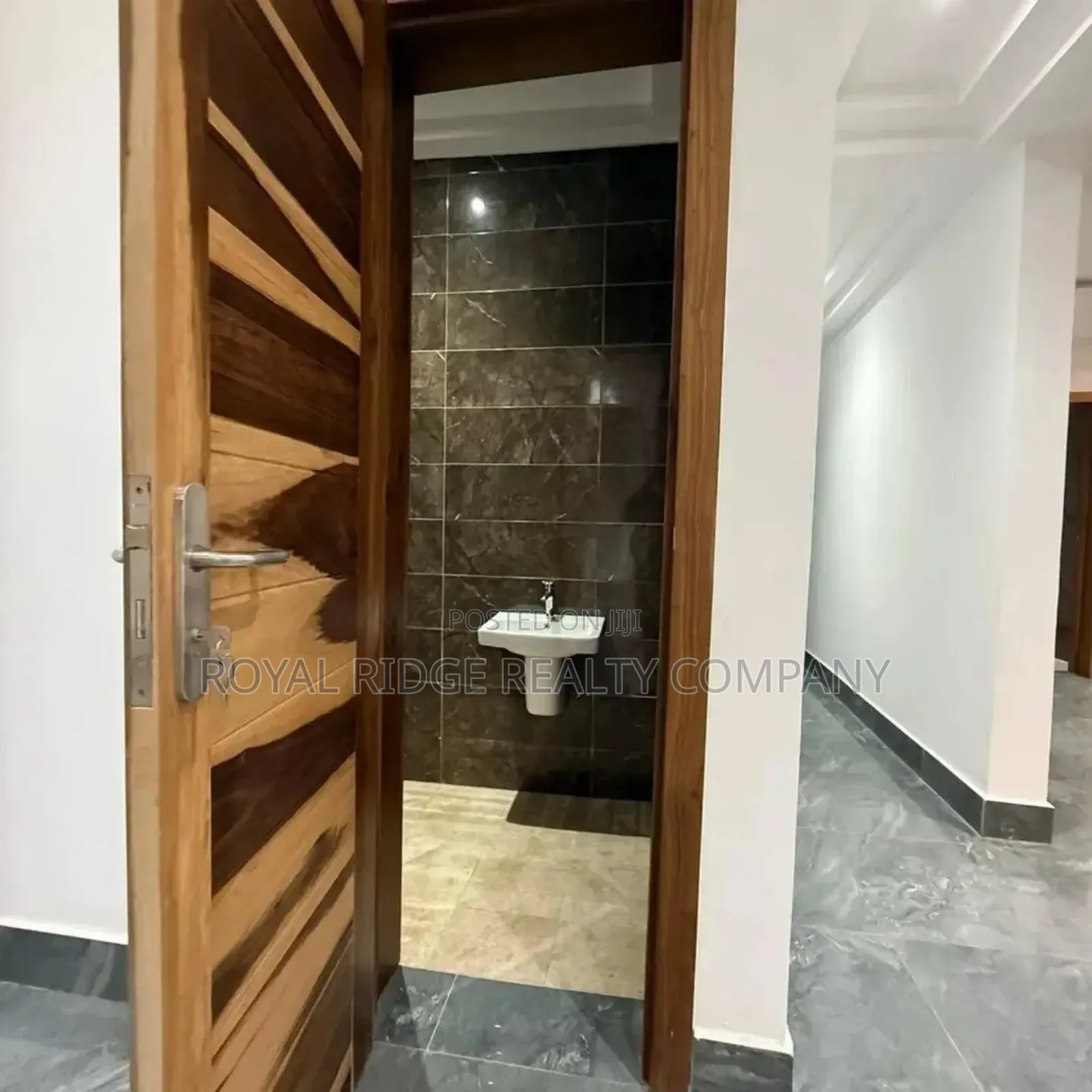 Furnished 4bdrm Duplex in Lakeside Estate, Accra Metropolitan for sale