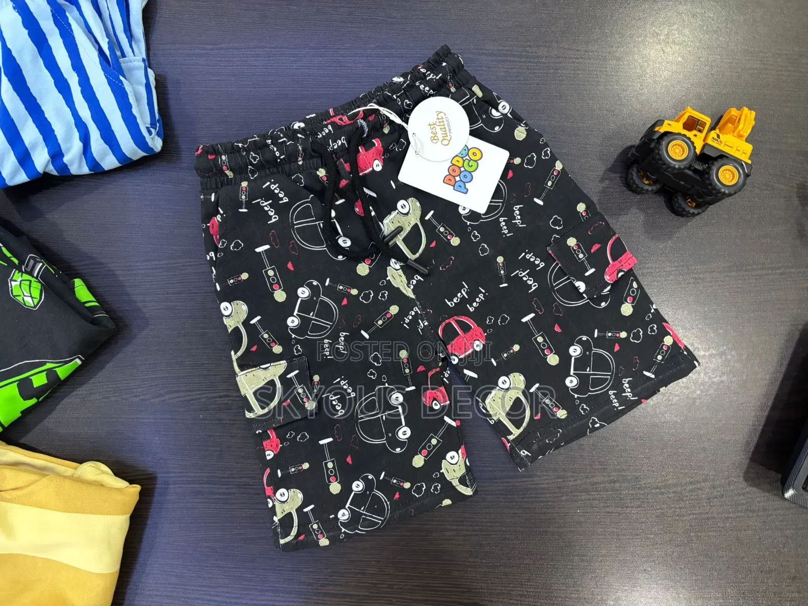 Car Design Shorts Side Pocket With Yellow and White Lines O N.