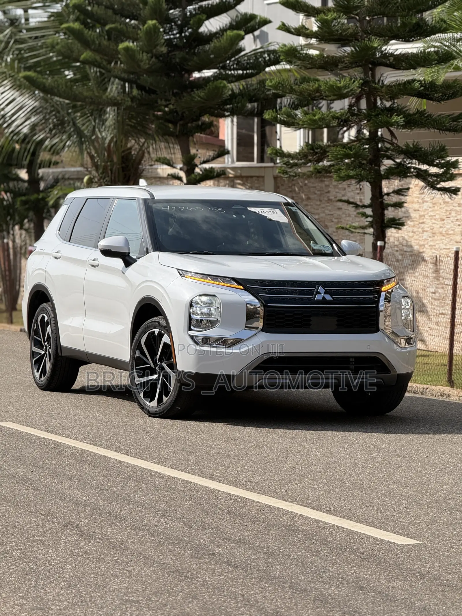 Mitsubishi Outlander SE 2023 White