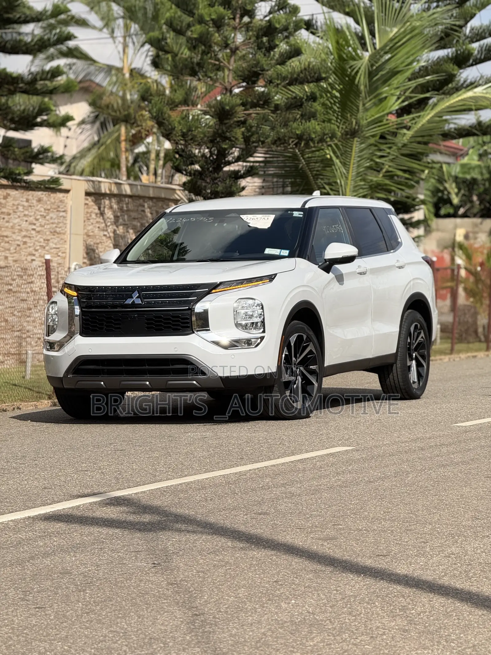 Mitsubishi Outlander SE 2023 White