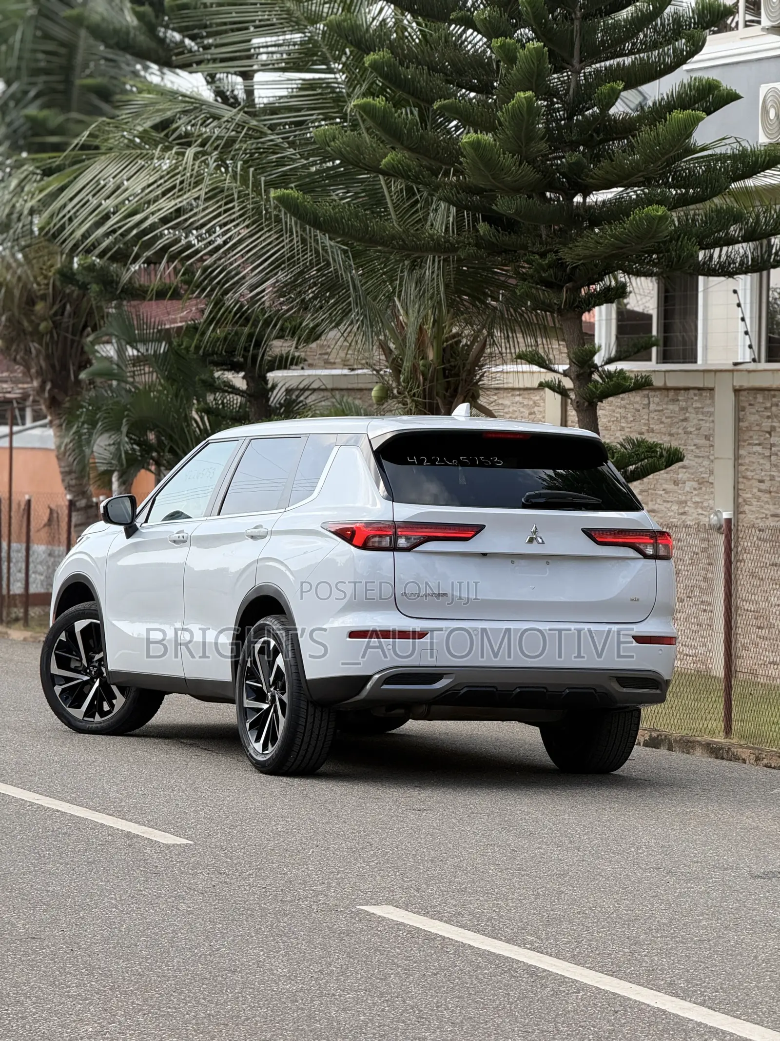 Mitsubishi Outlander SE 2023 White