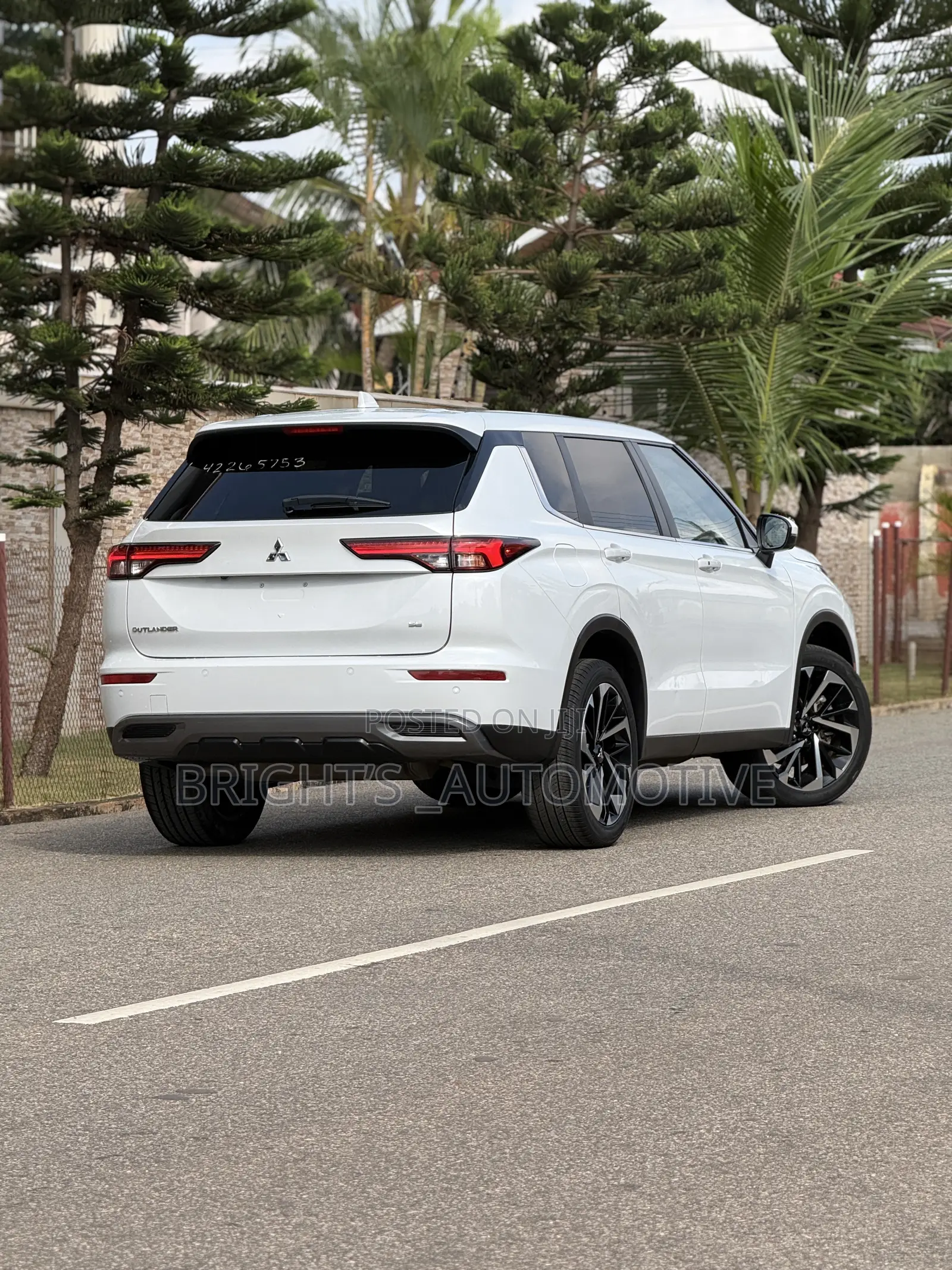 Mitsubishi Outlander SE 2023 White