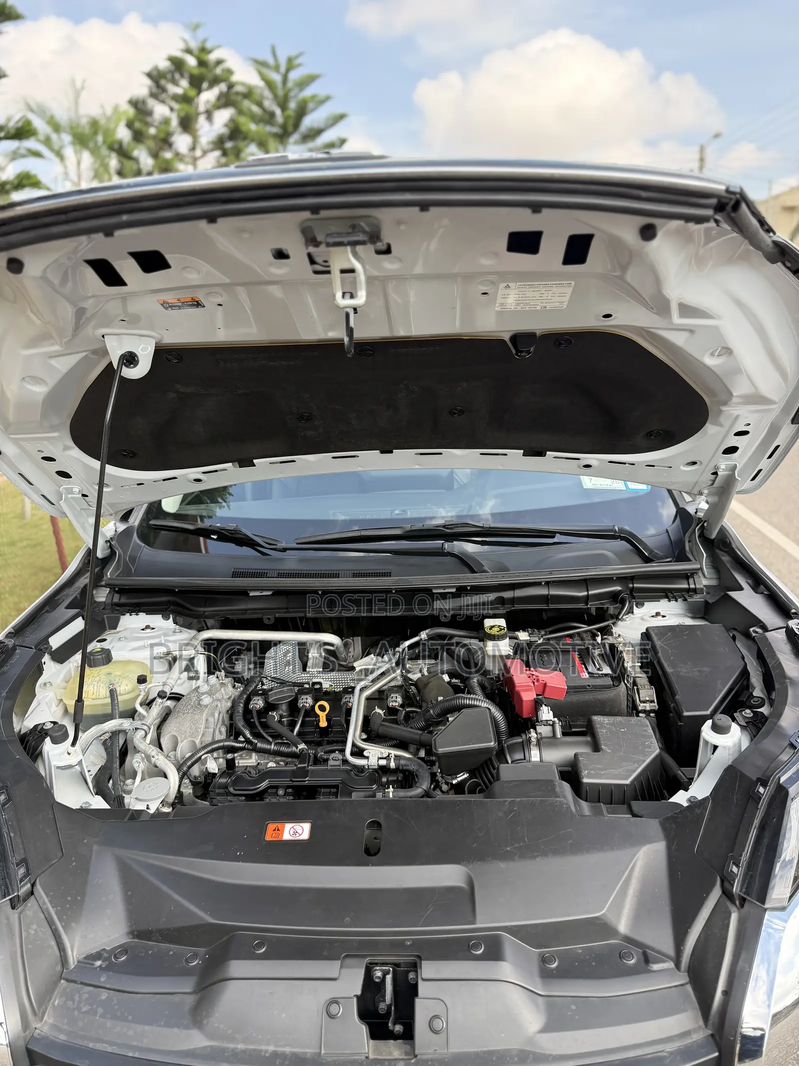 Mitsubishi Outlander SE 2023 White