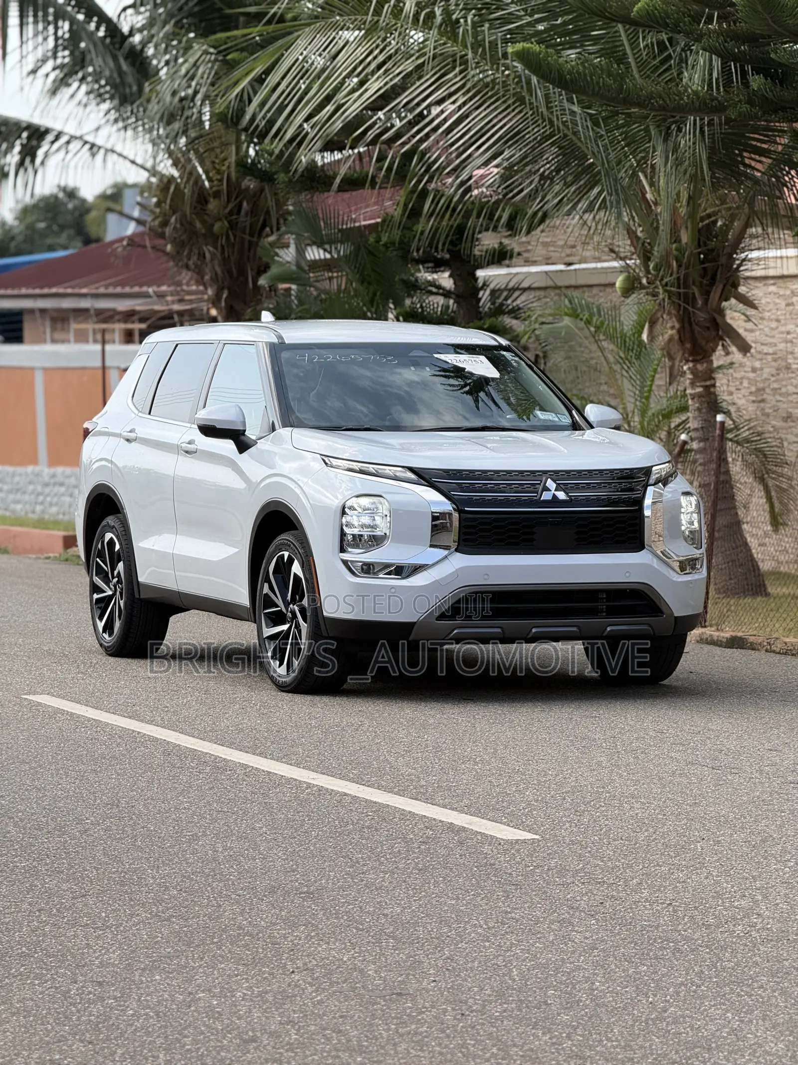 Mitsubishi Outlander SE 2023 White