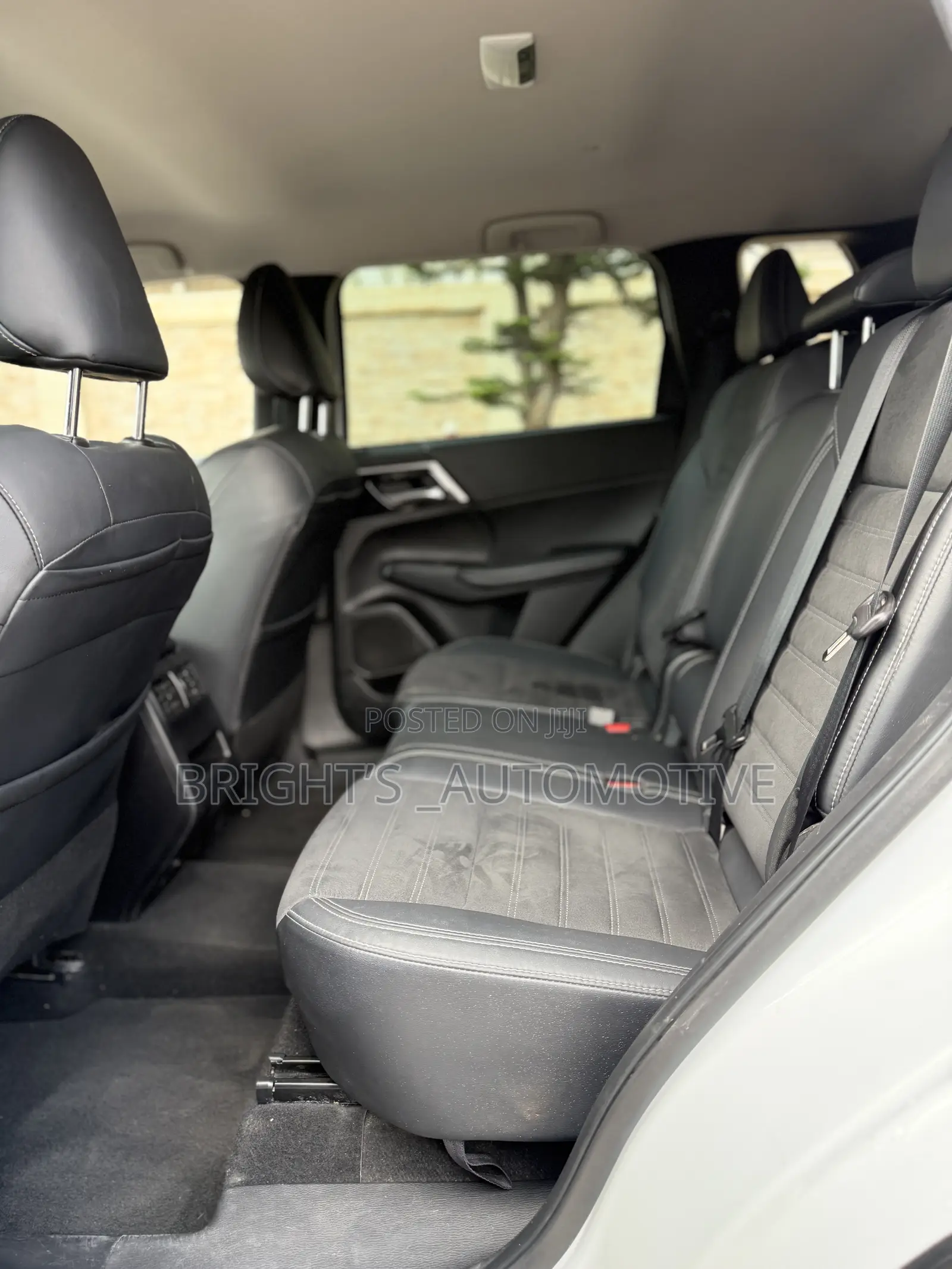 Mitsubishi Outlander SE 2023 White