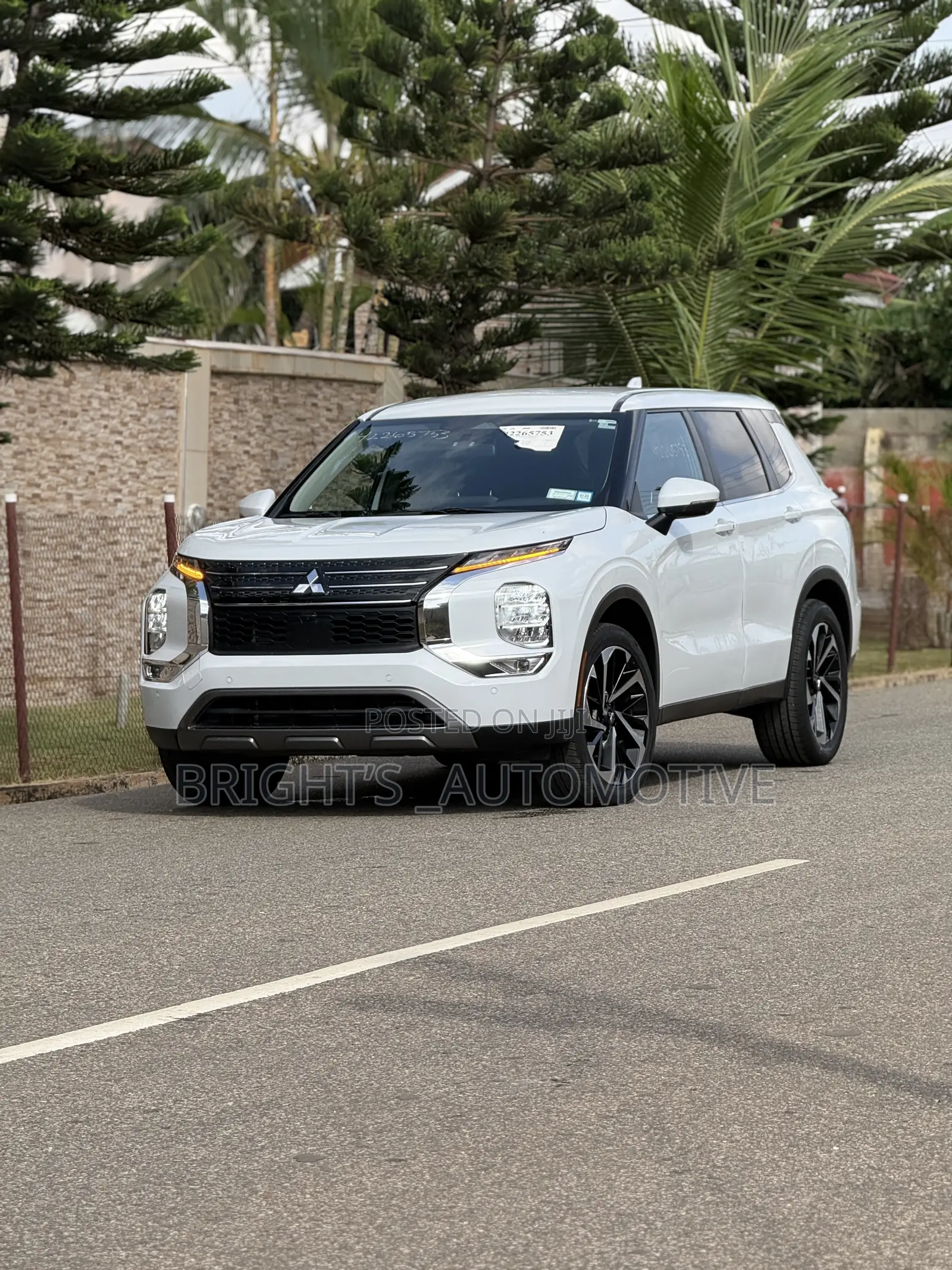 Mitsubishi Outlander SE 2023 White