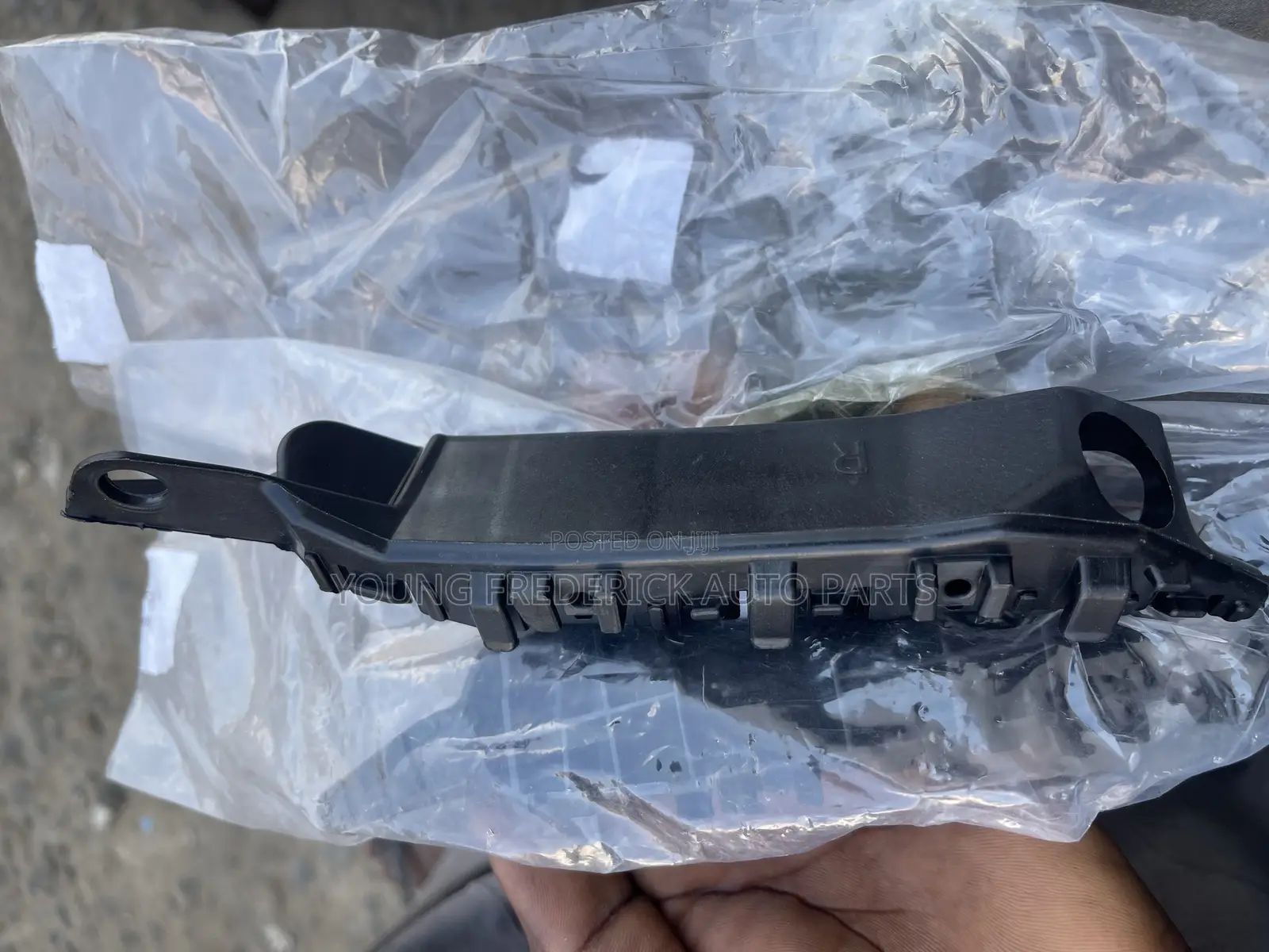 Hyundai Elantra 2012 2013 Bumper Holder/Locker