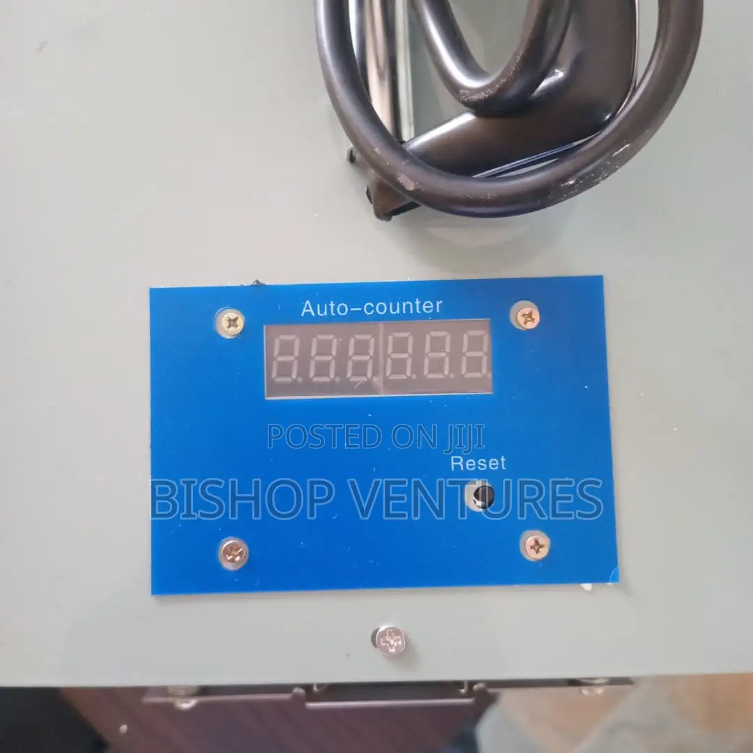 Automatic Debeaker Machine With Auto Counter Sealed In Box