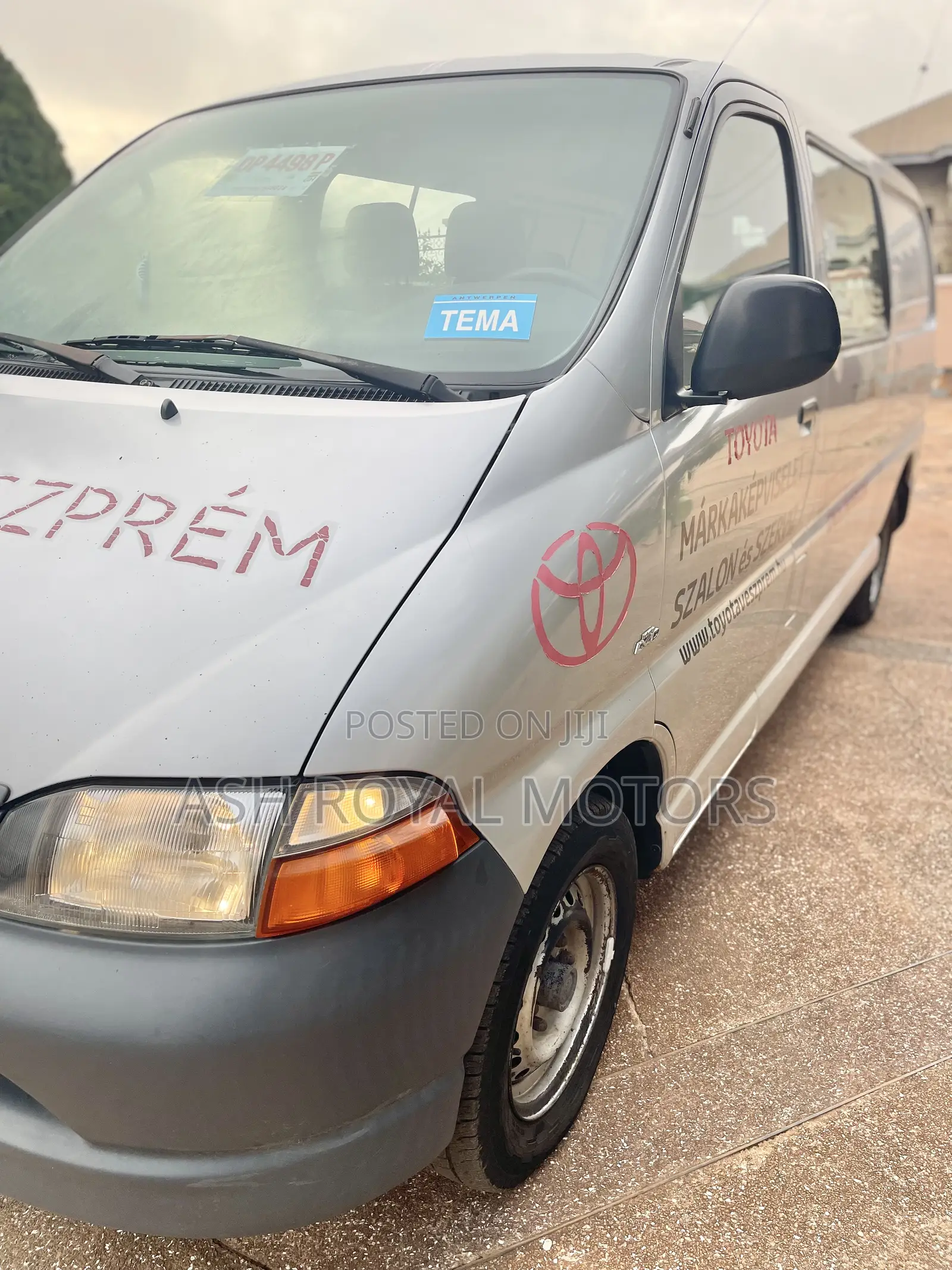Toyota HiAce 2000 Silver