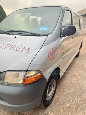Toyota HiAce 2000 Silver
