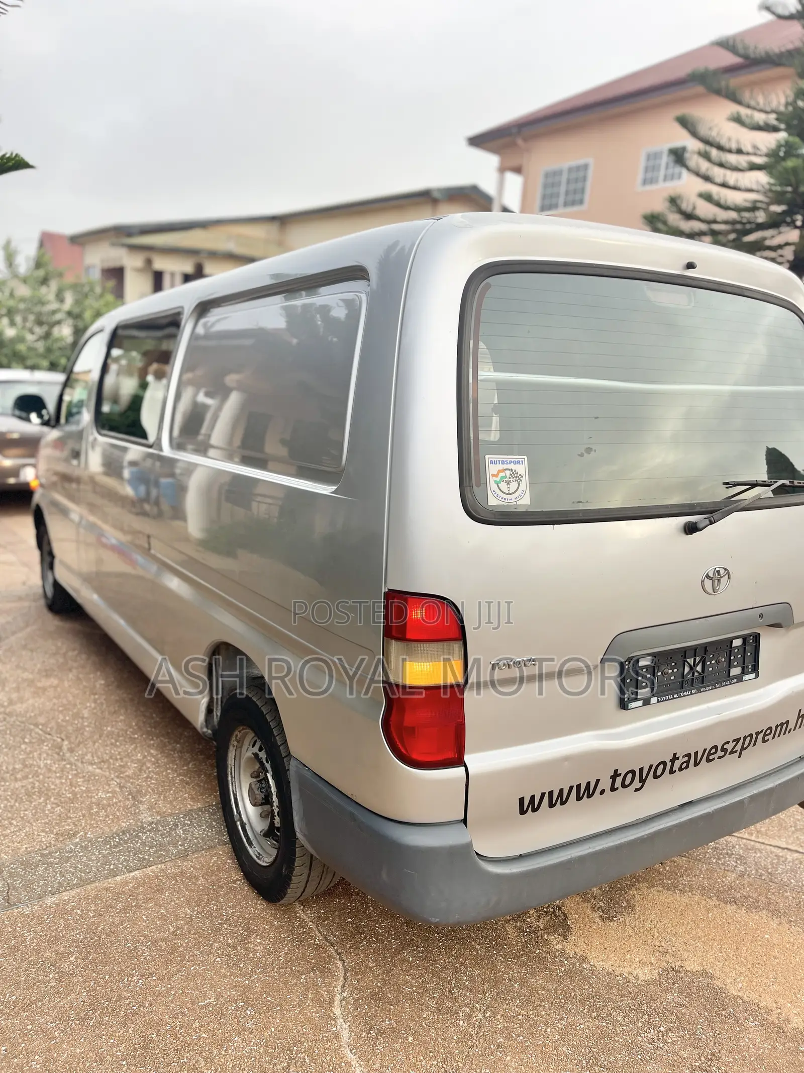 Toyota HiAce 2000 Silver