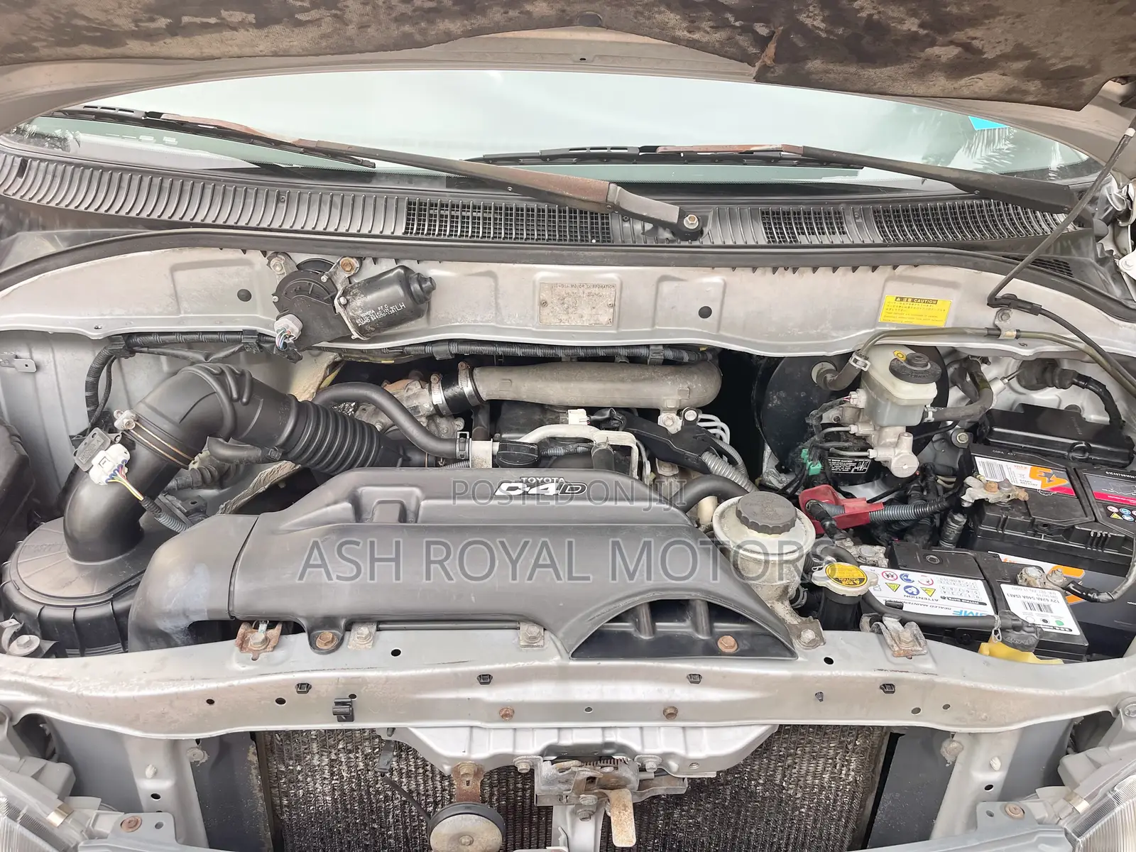 Toyota HiAce 2000 Silver