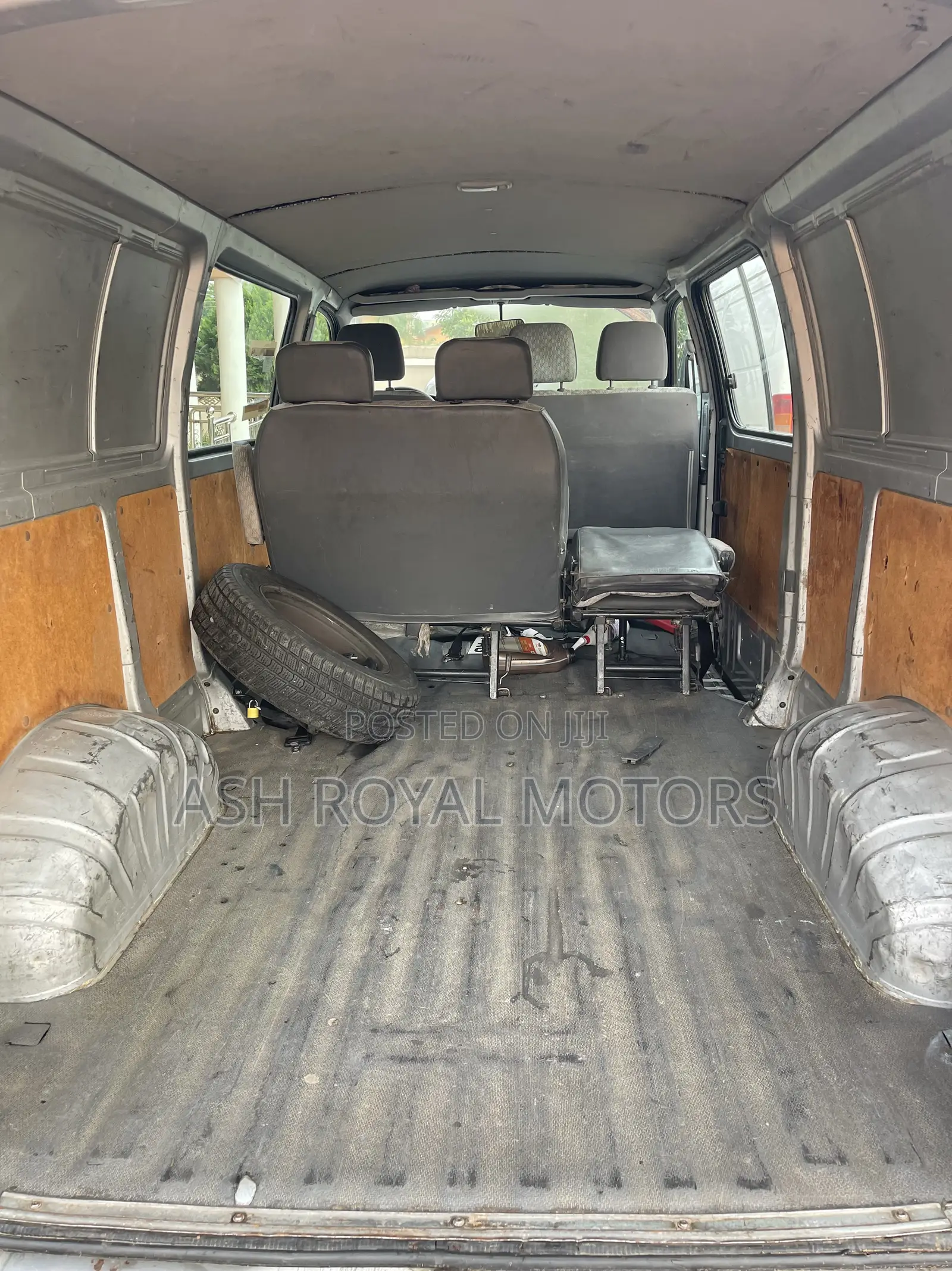 Toyota HiAce 2000 Silver