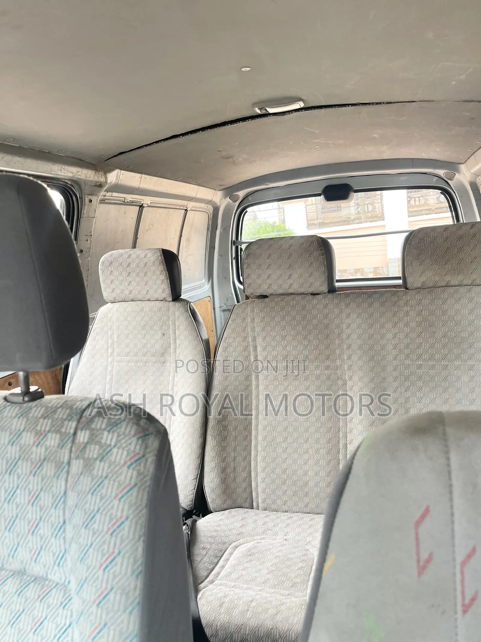 Toyota HiAce 2000 Silver