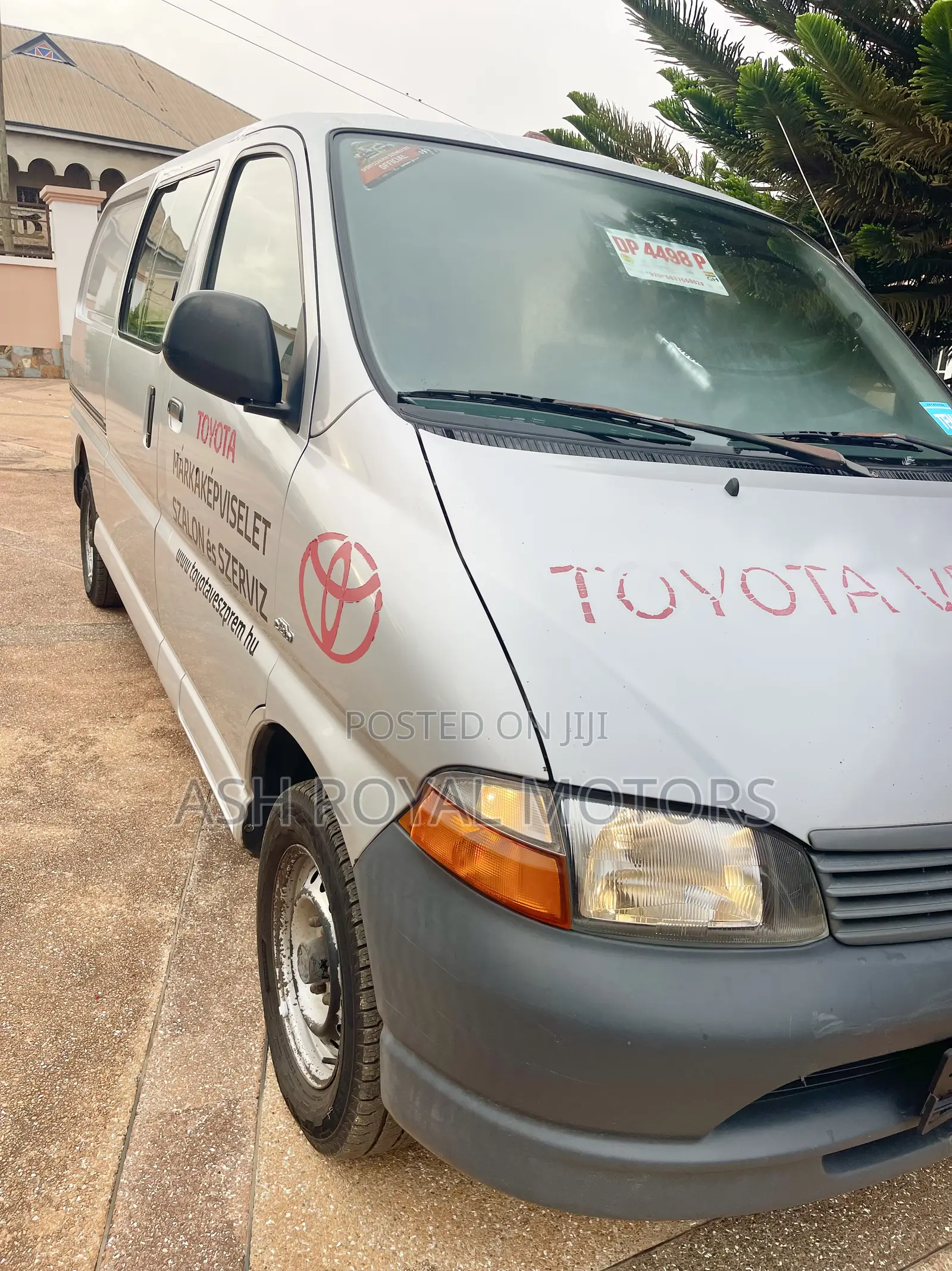Toyota HiAce 2000 Silver