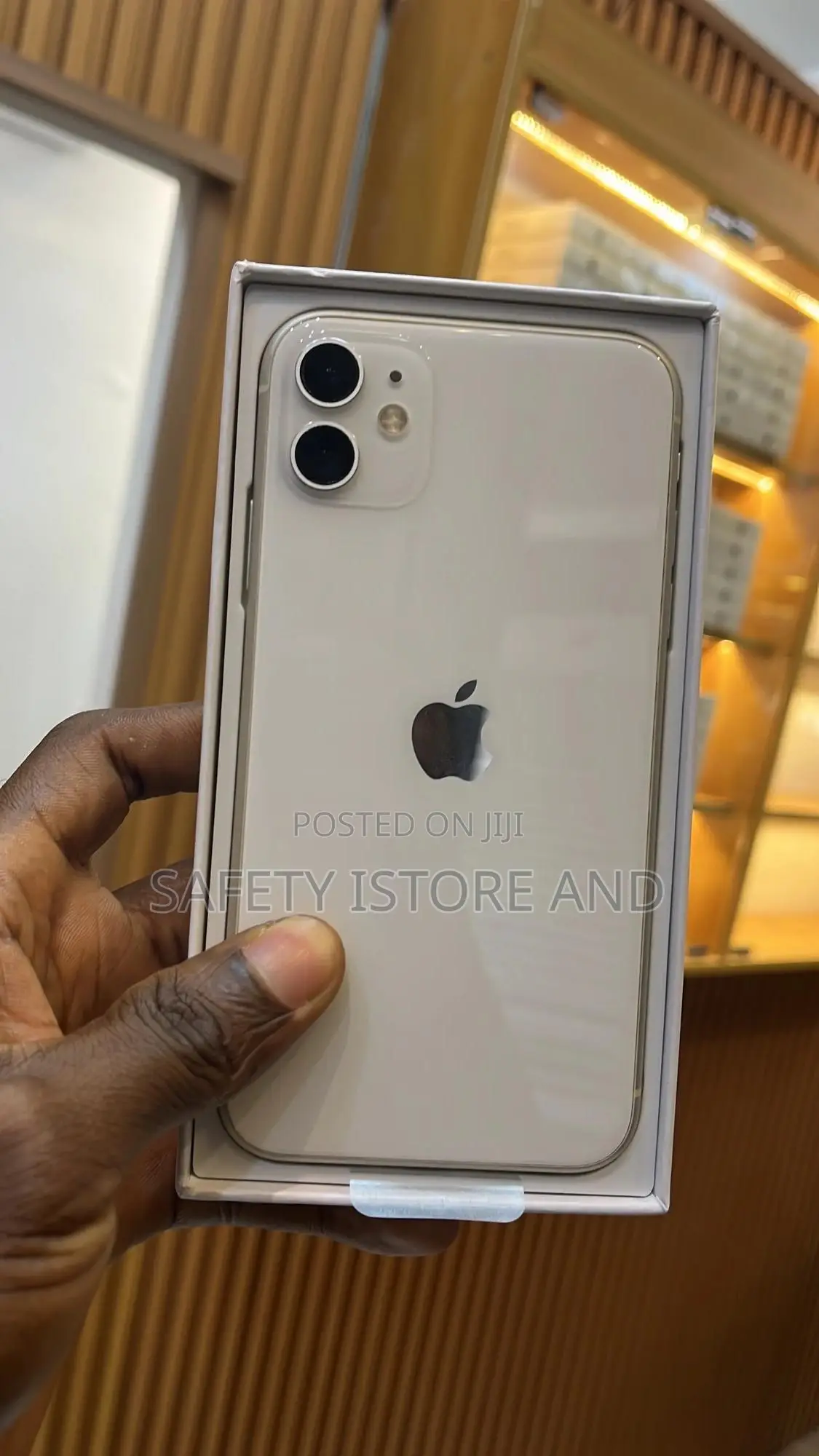 New Apple iPhone 11 64 GB Silver