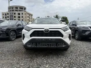 Toyota RAV4 LE AWD 2023 White