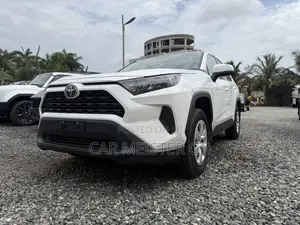 Toyota RAV4 LE AWD 2023 White