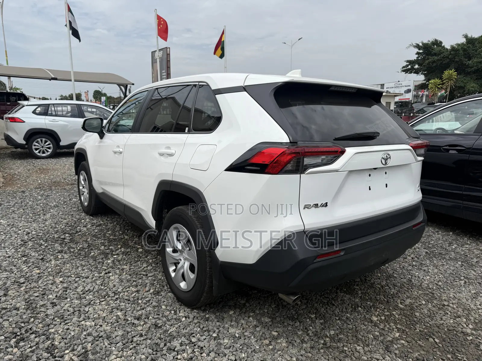 Toyota RAV4 LE AWD 2023 White