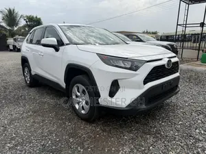 Toyota RAV4 LE AWD 2023 White