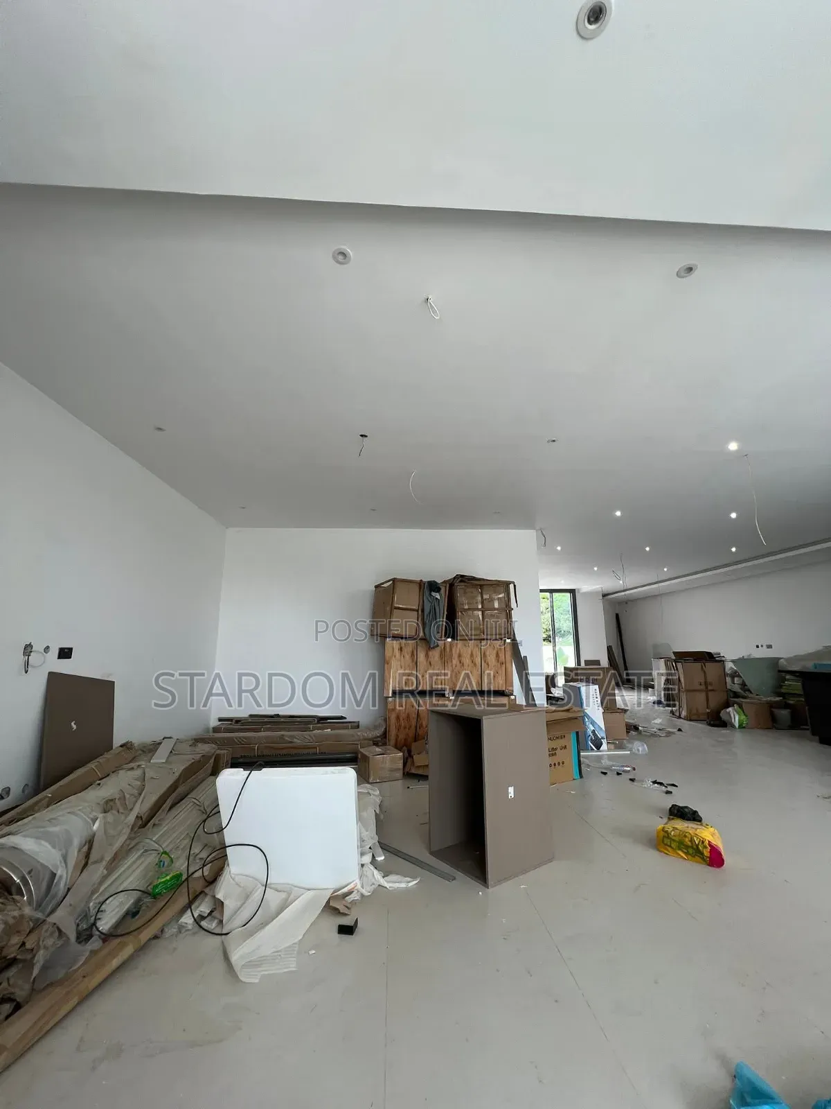 6bdrm Mansion in Adjiringanor, East Legon for sale