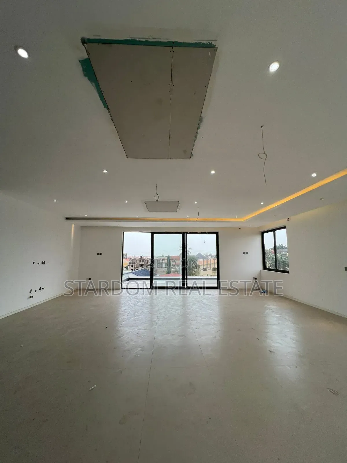 6bdrm Mansion in Adjiringanor, East Legon for sale