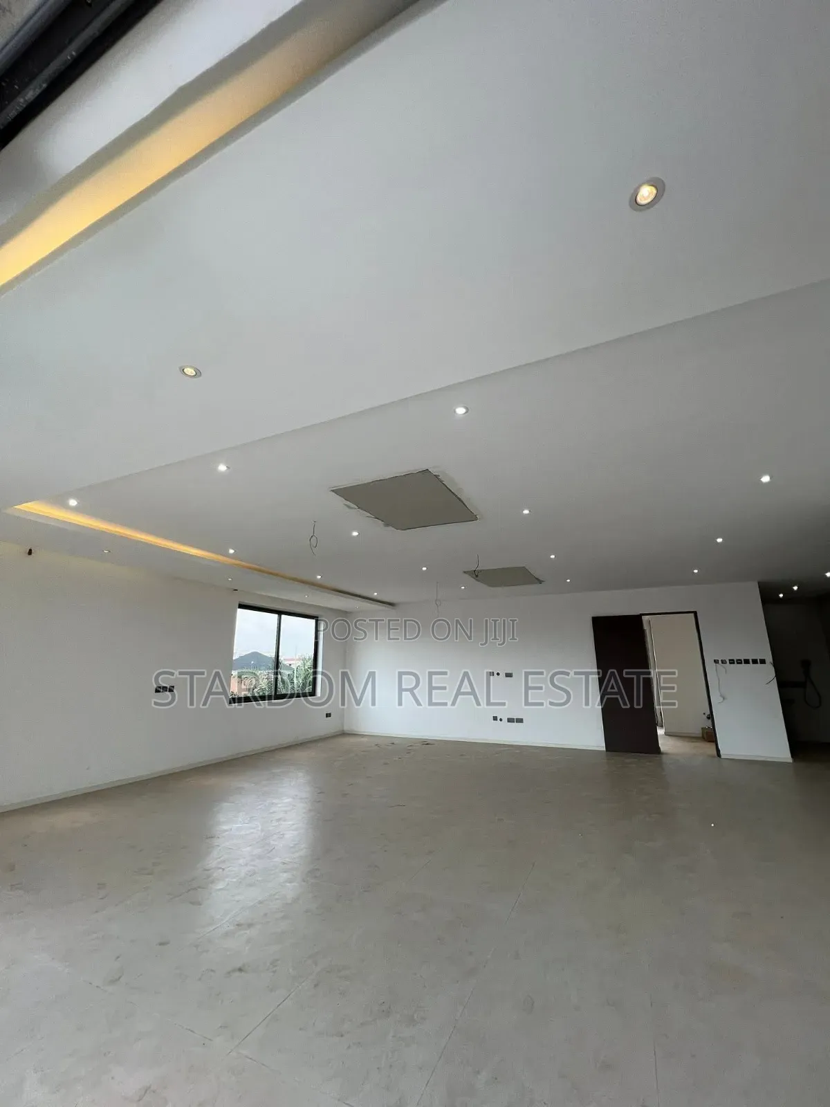 6bdrm Mansion in Adjiringanor, East Legon for sale