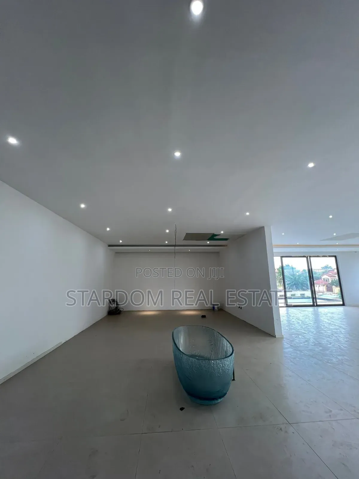 6bdrm Mansion in Adjiringanor, East Legon for sale
