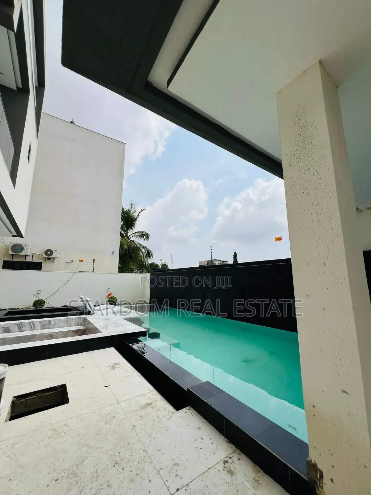 6bdrm Mansion in Adjiringanor, East Legon for sale