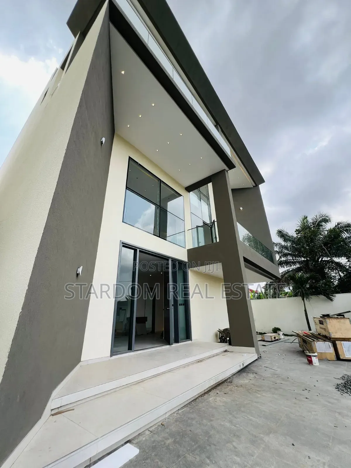 6bdrm Mansion in Adjiringanor, East Legon for sale