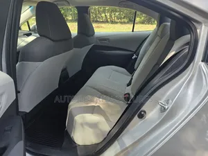 Toyota Corolla LE 2022 Silver