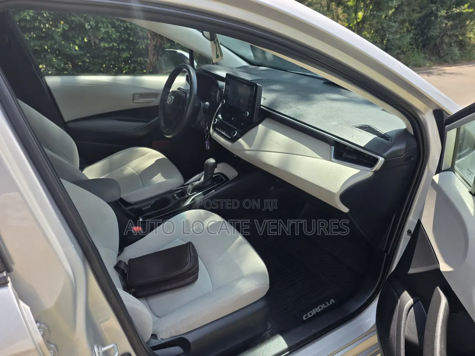 Toyota Corolla LE 2022 Silver