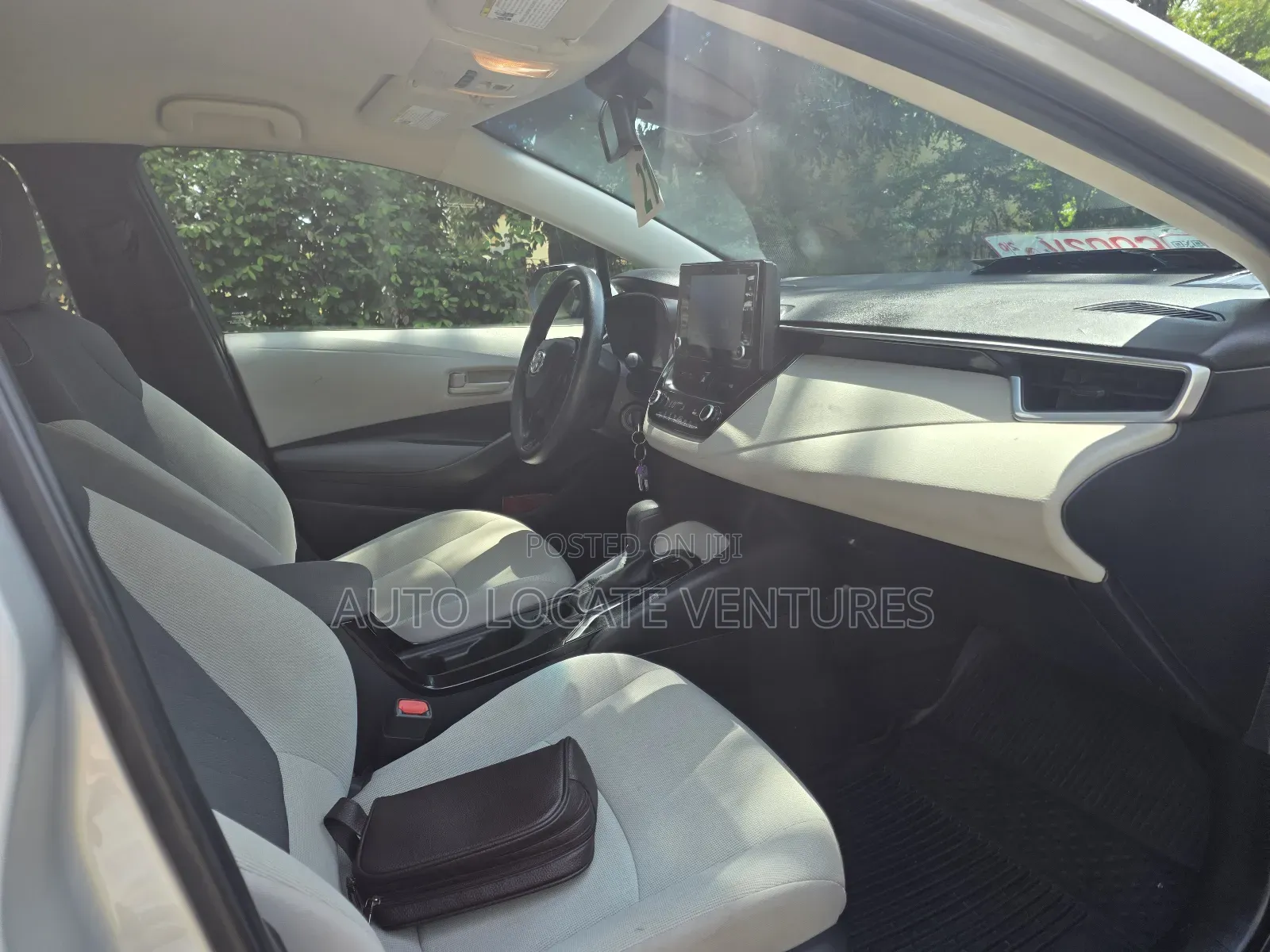Toyota Corolla LE 2022 Silver