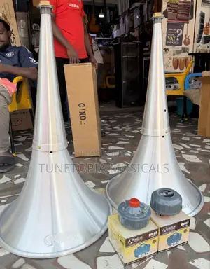 Pair Of Pa Horns With Magnet And Amplifier