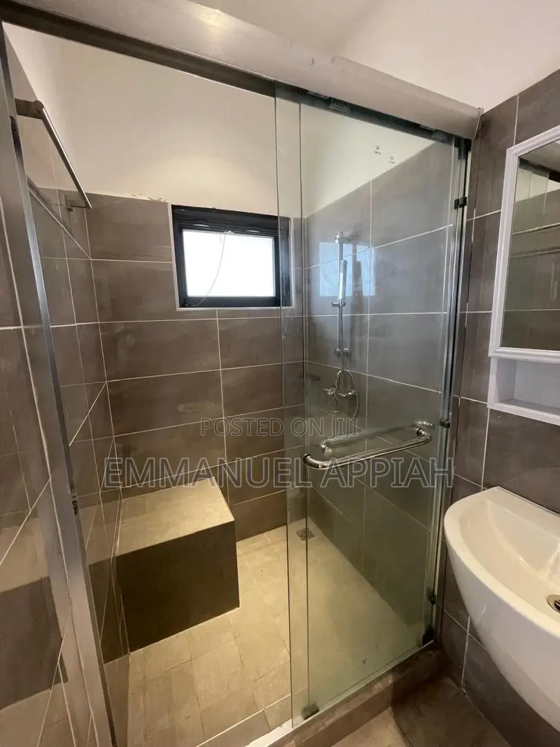 4bdrm House in Patang Village, Accra Metropolitan for sale
