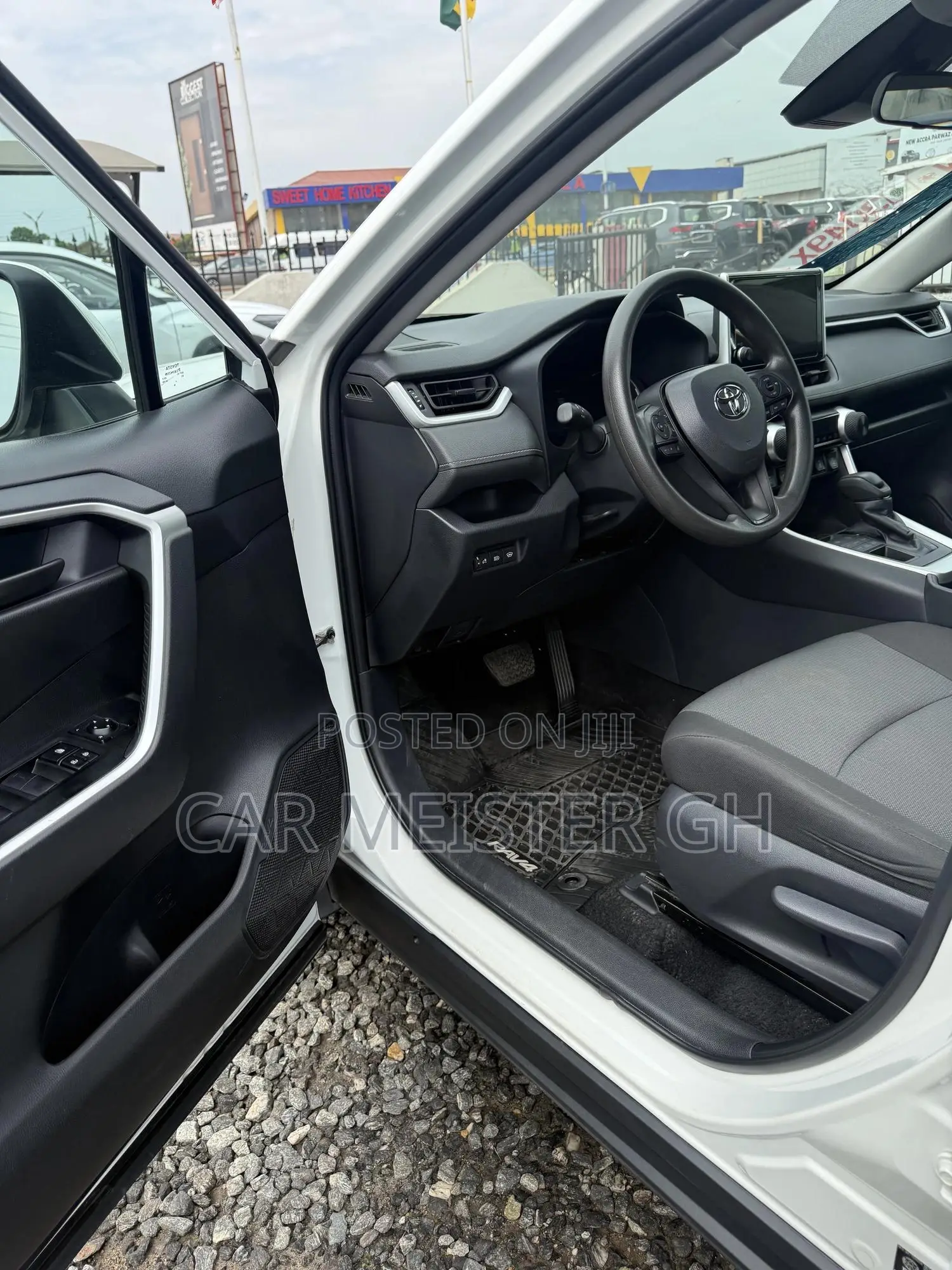 Toyota RAV4 LE AWD 2023 White