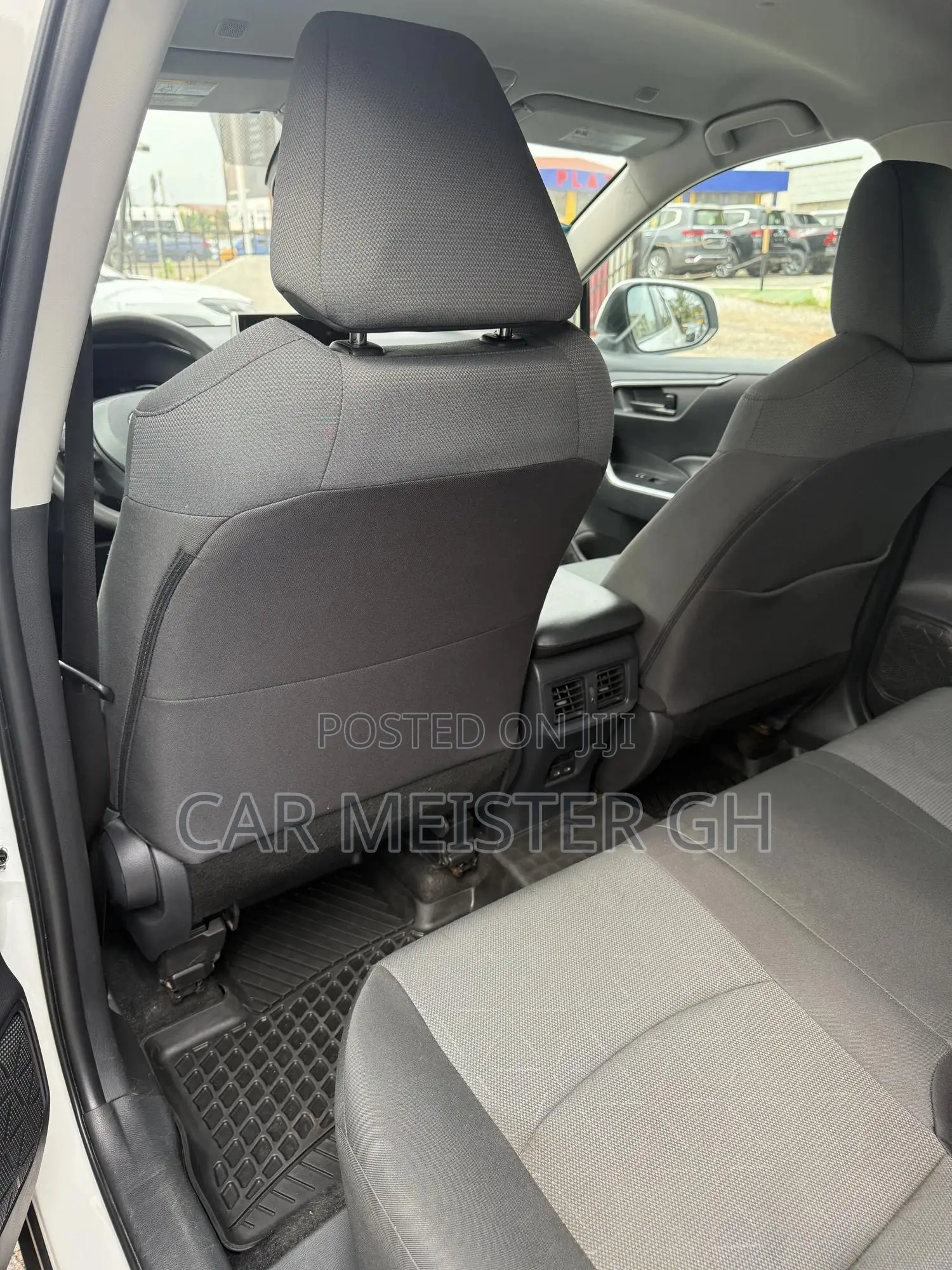 Toyota RAV4 LE AWD 2023 White
