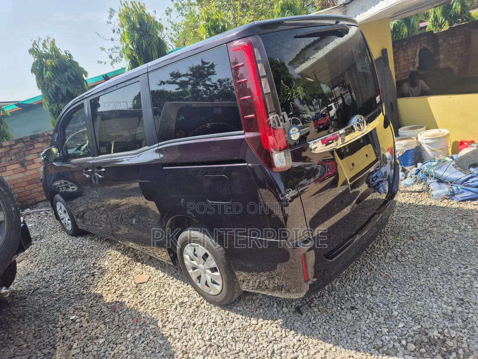 Toyota Noah 2015 Purple