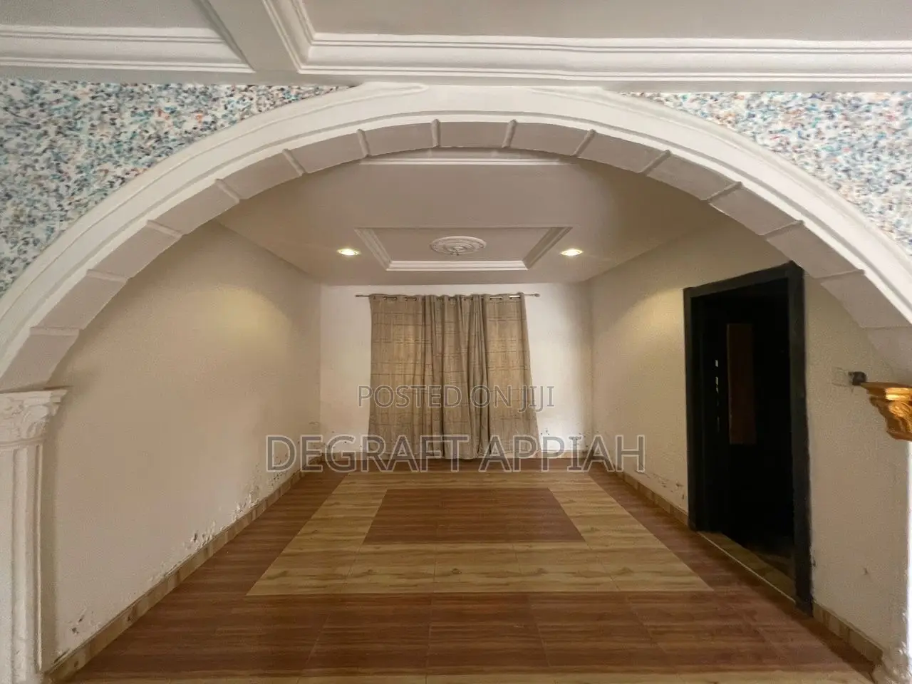 7bdrm House in Kronum Afrancho, Kumasi Metropolitan for sale