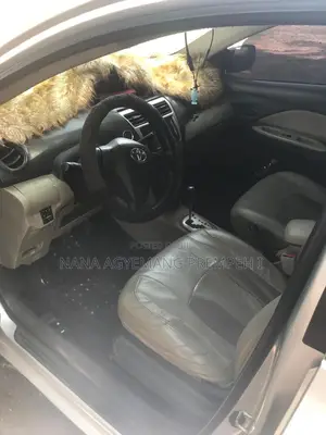 Toyota Belta 2014 Silver